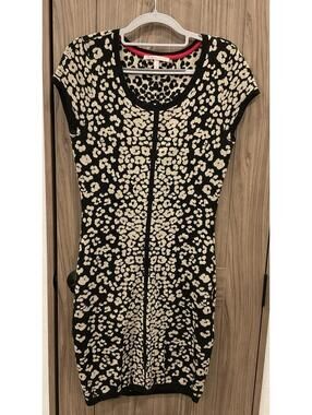 Victoria’s Secret Womens Animal Print Round Neck Sleeveless Sweater Dress Size S